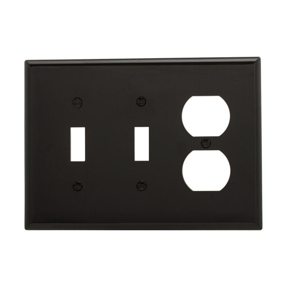 Wallplate 3G 2Toggle 1Duplex Poly Mid BK