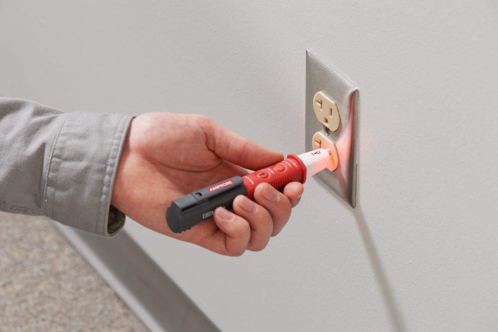 Non-Contact Voltage Probe w/ Flashlight
